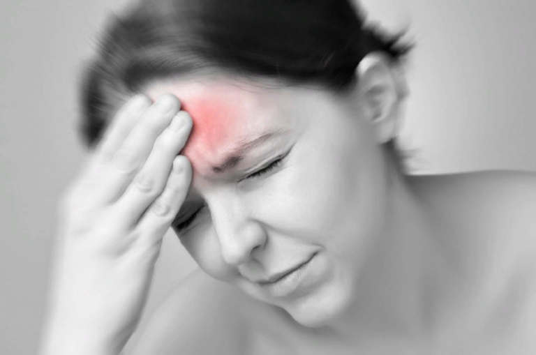 Почему возникают сильные головные боли и как устранить