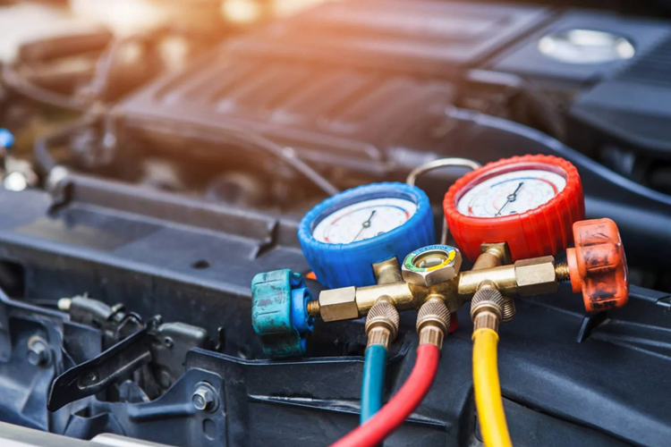 Заправка автокондиционеров: технология и правила